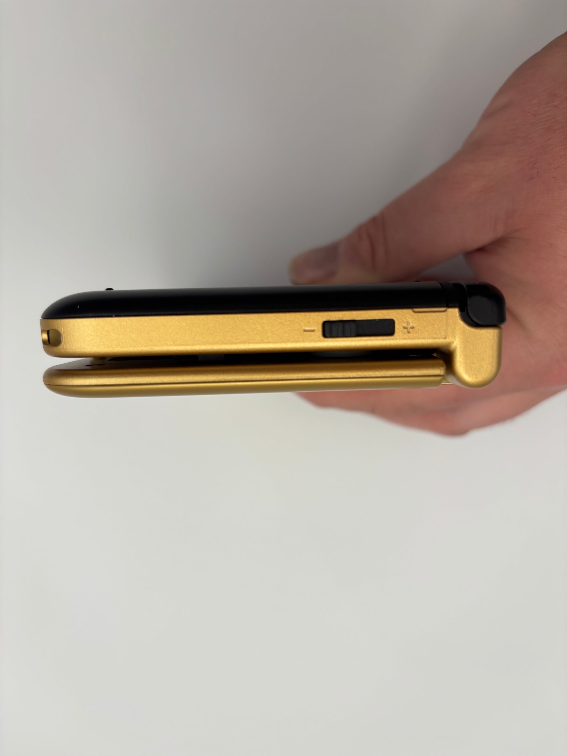 Nintendo 3DS: XL Zelda Edition - A Link Between Worlds [Pre-Owned]