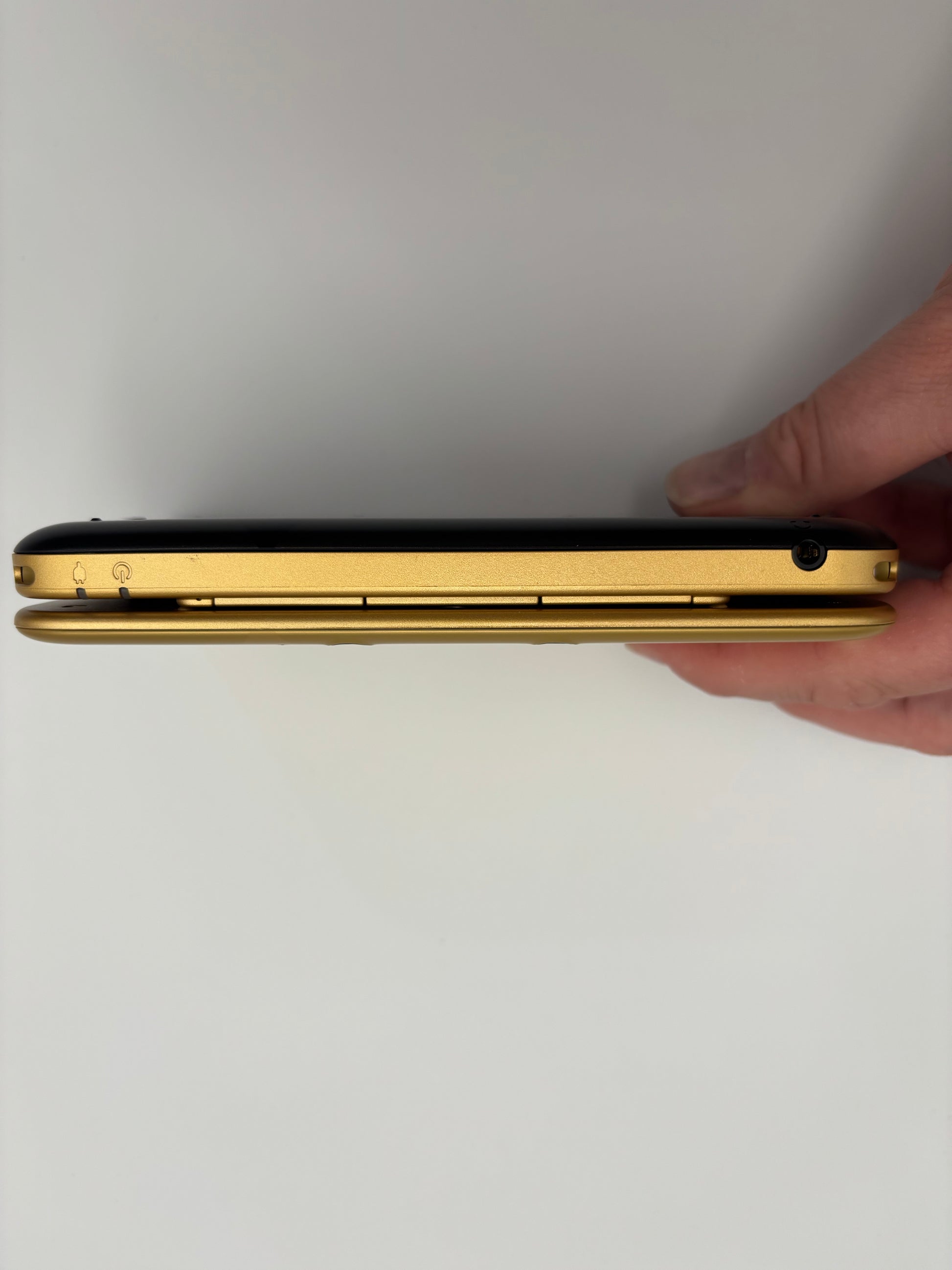 Nintendo 3DS: XL Zelda Edition - A Link Between Worlds [Pre-Owned]